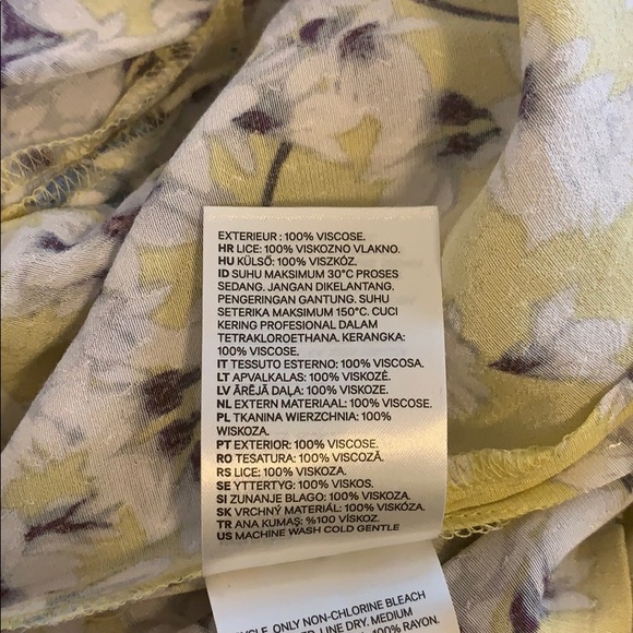 NWOT Floral Blouse - Picture 6 of 6